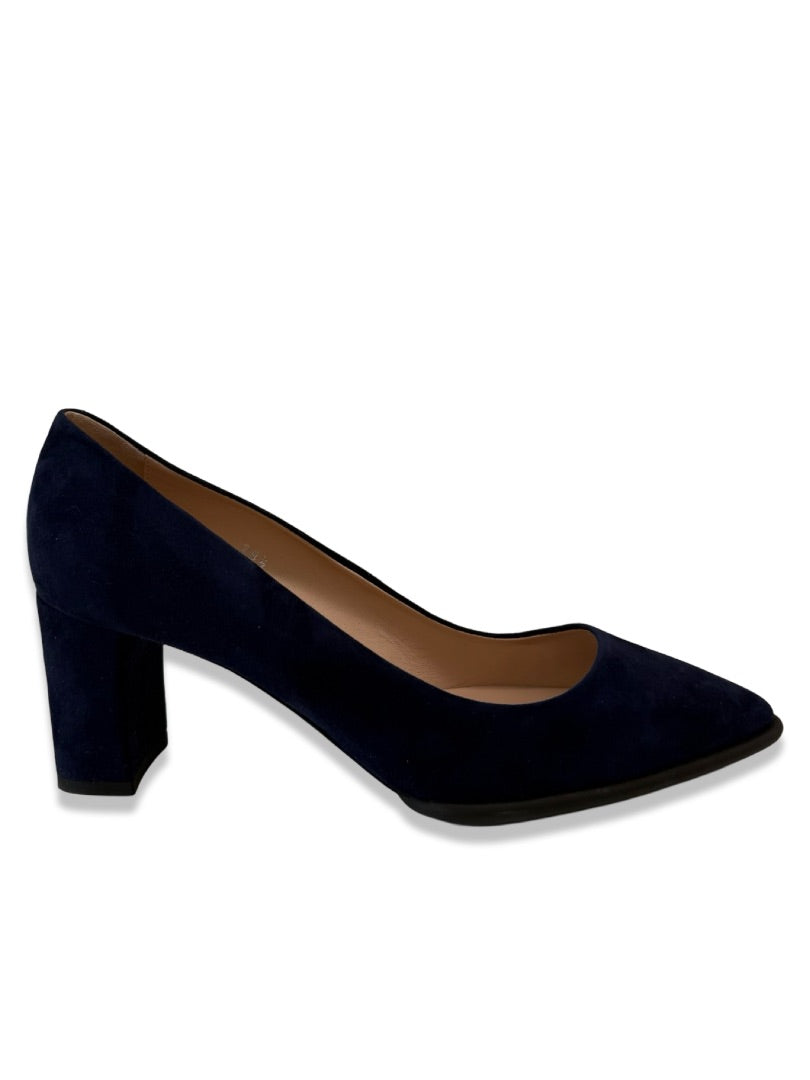 Tod's Navy Suede Block Heels. Size: 39.5