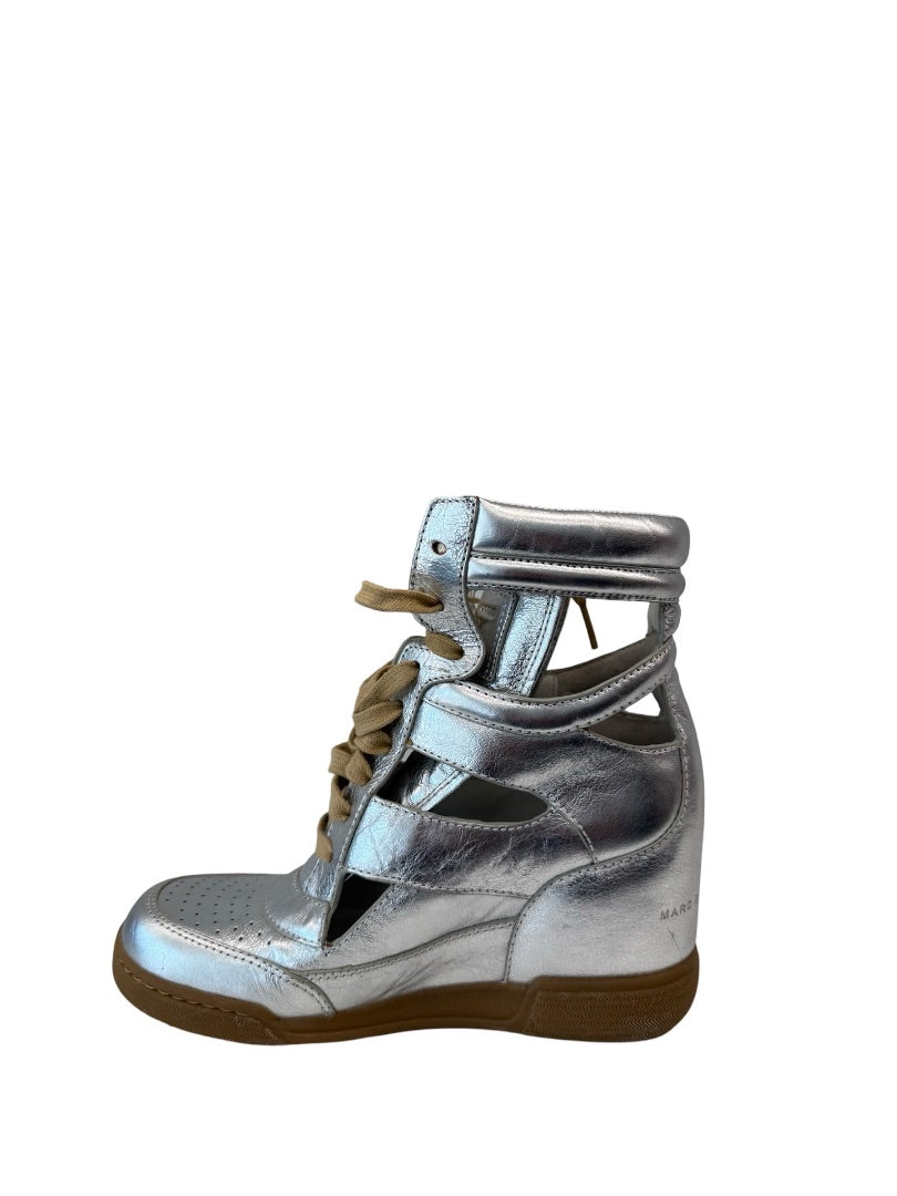 Marc Jacobs Silver Metallic High Top Heeled Sneaker. Size: 37
