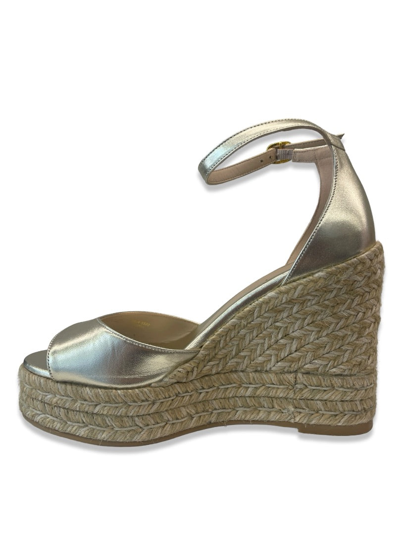 Stuart Weitzman Gold Open Toe Wedge Heel. Size: 37.5