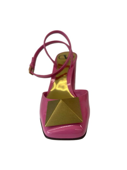 Valentino Garavani Pink One Stud Embellished Patent-leather Pumps. Size: 35.5