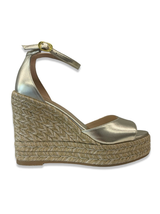 Stuart Weitzman Gold Open Toe Wedge Heel. Size: 37.5