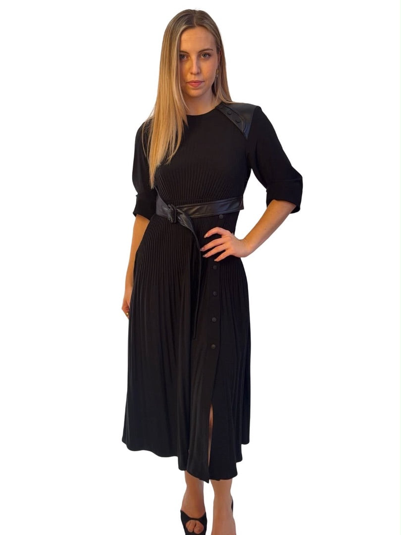 SportMax Black Pleated Dress W Faux Leather Belt. Size: 6