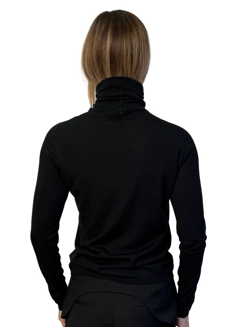 MaxMara Black Soft Wool Turtleneck. Size: M