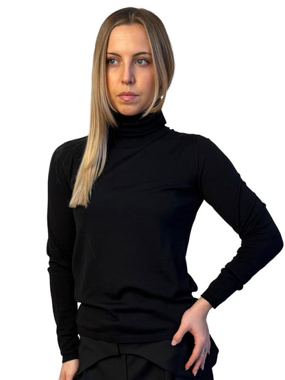 MaxMara Black Soft Wool Turtleneck. Size: M