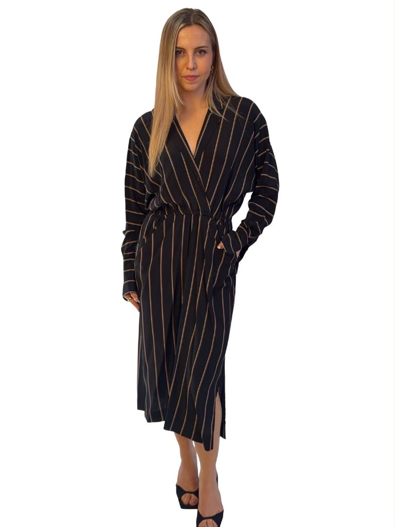 A.L.C. Black Silk Gathered Front Shirt Dress. Size: 6