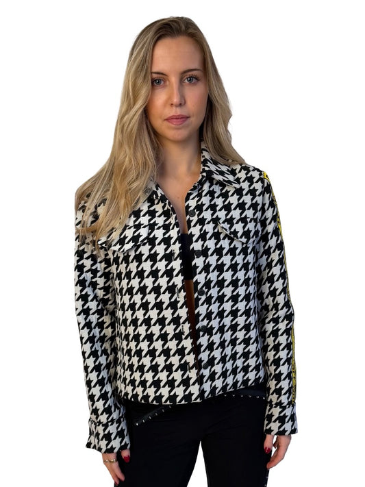 Off-White Black / White Houndstooth Padded Jacket w/ Yellow Embroidered Logo Sleeve Stripe. Size: 40