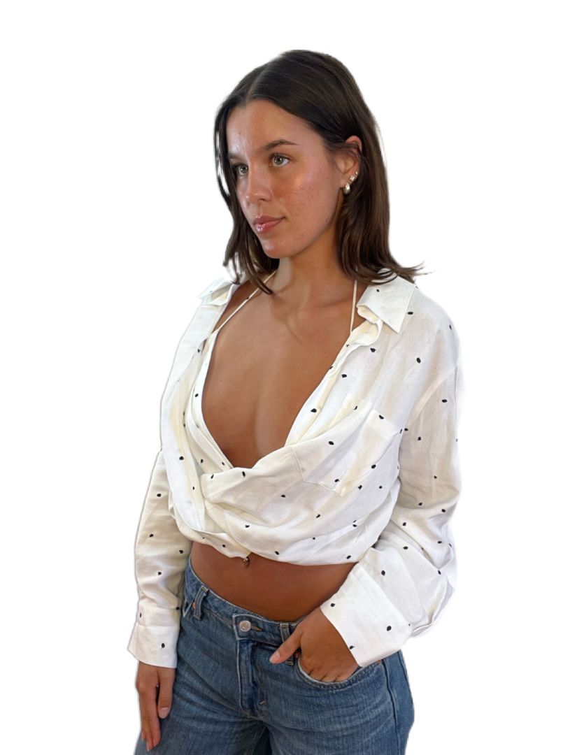 Jacquemus White w/ Black La Riviera Cropped Shirt. Size: 34