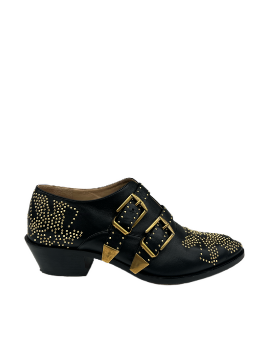 Chloe Black Flats w Gold Studs . Size: 38