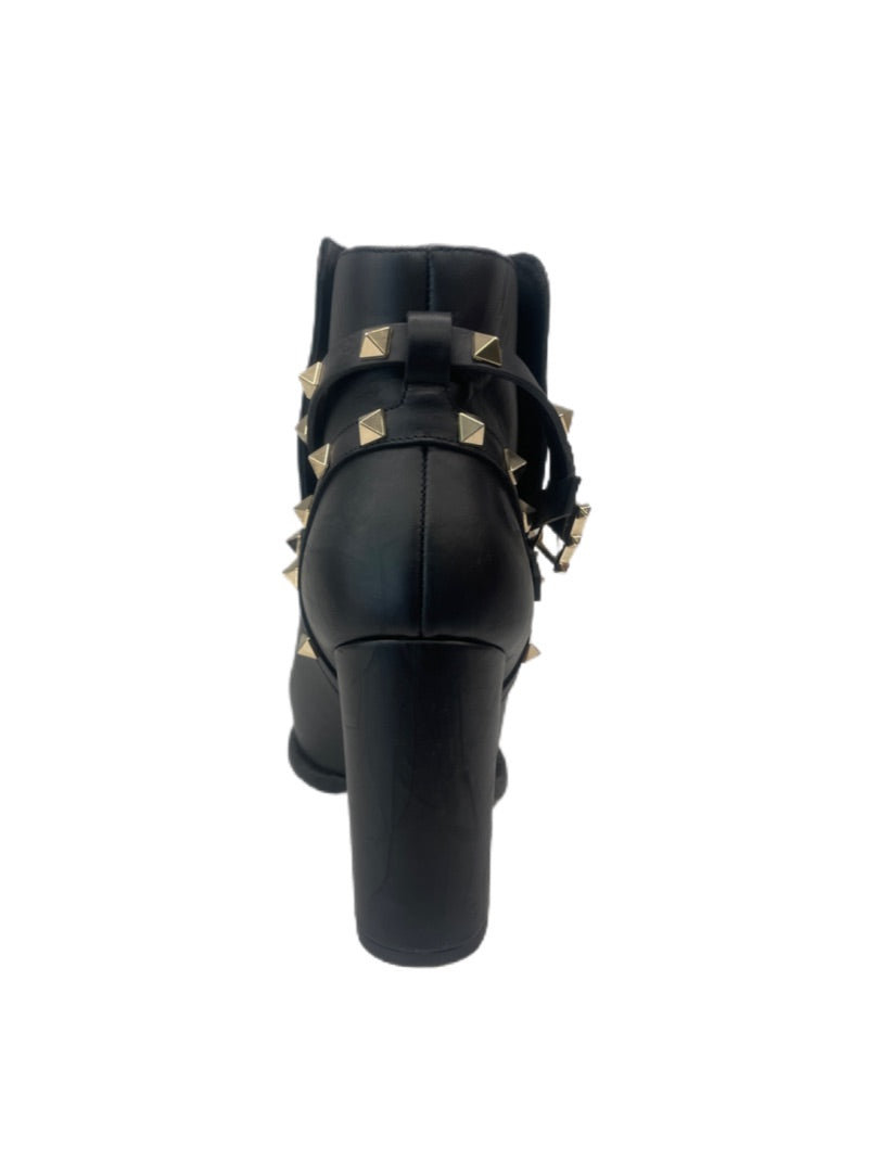 Valentino Black Chunky Heel Rockstud Boot. Size: 37