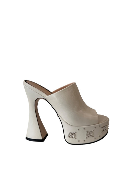 Gucci Cream 'Janaya' Platform GG Mules. Size: 36