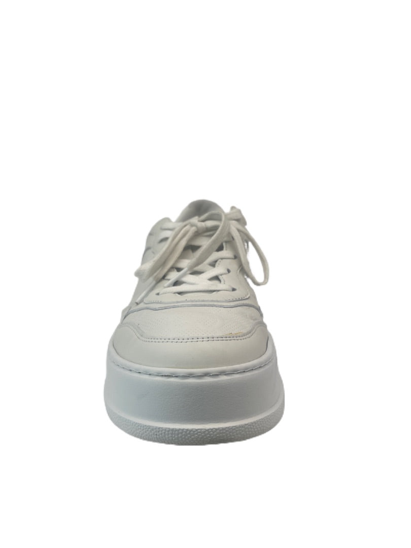 Gucci White Low Top Logo Lace Up Sneakers. Size: 40