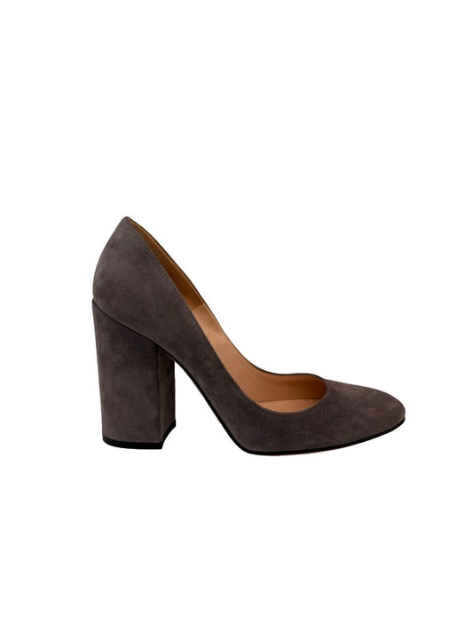 Gianvito Rossi Grey Suede Round Toe Block Heel. Size: 38