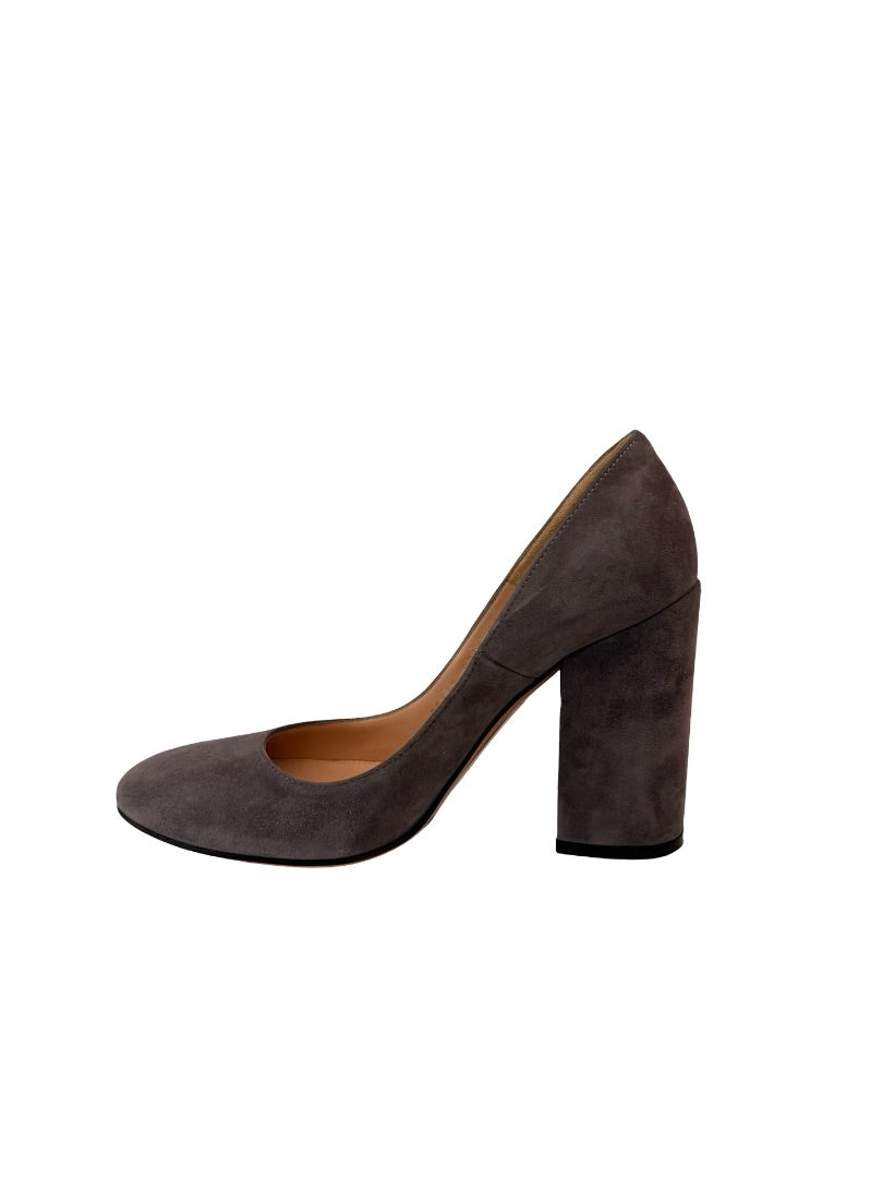 Gianvito Rossi Grey Suede Round Toe Block Heel. Size: 38