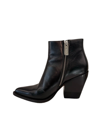 Chloe Black Leather Pointed Toe Ankle Boot. Size: 40