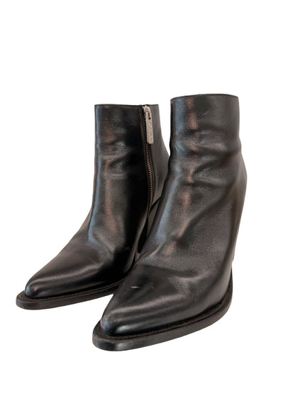 Chloe Black Leather Pointed Toe Ankle Boot. Size: 40