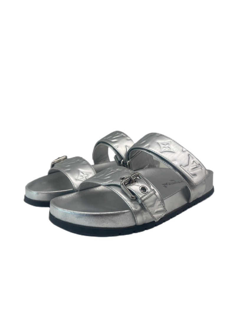 Louis Vuitton Silver Bom Dia Flat Sandals with Embossed Monogram. Size: 38.5