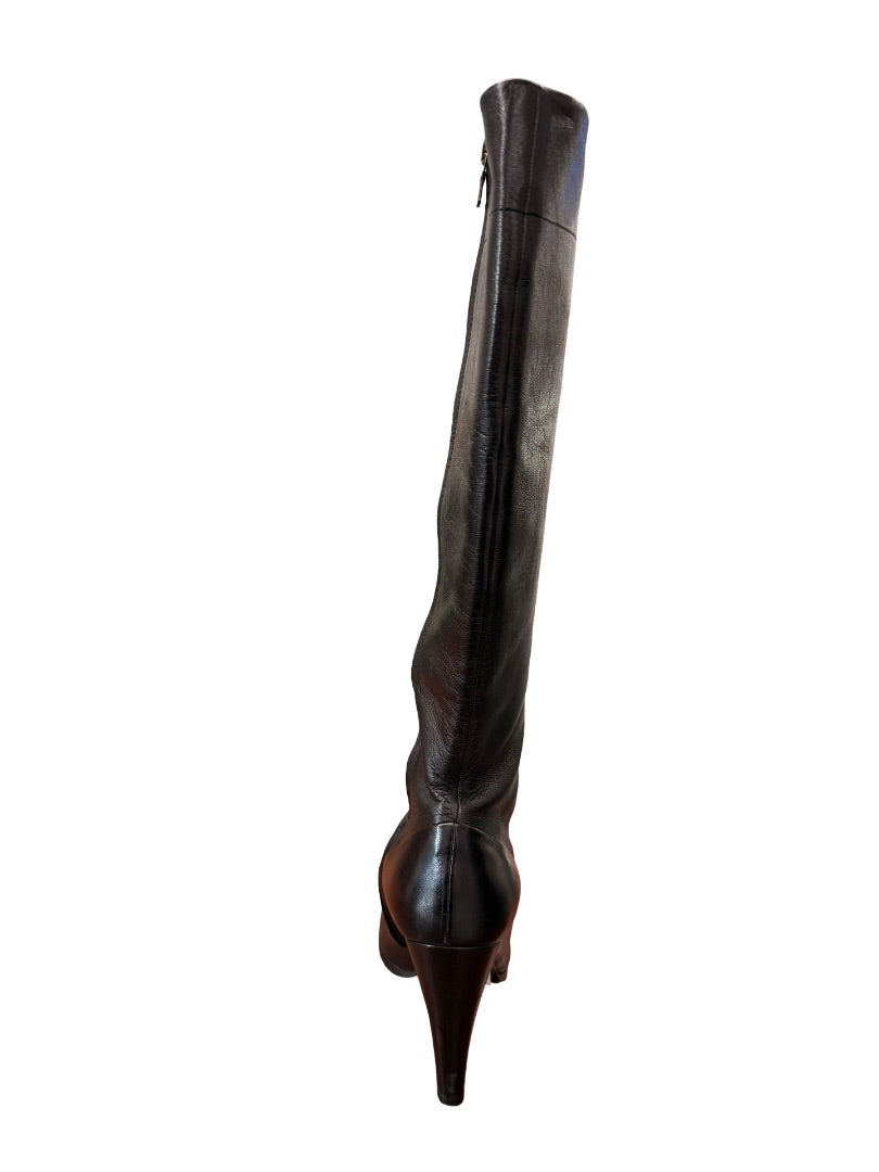 Prada Black Knee High Round Toe Stiletto Boots. Size: 40.5