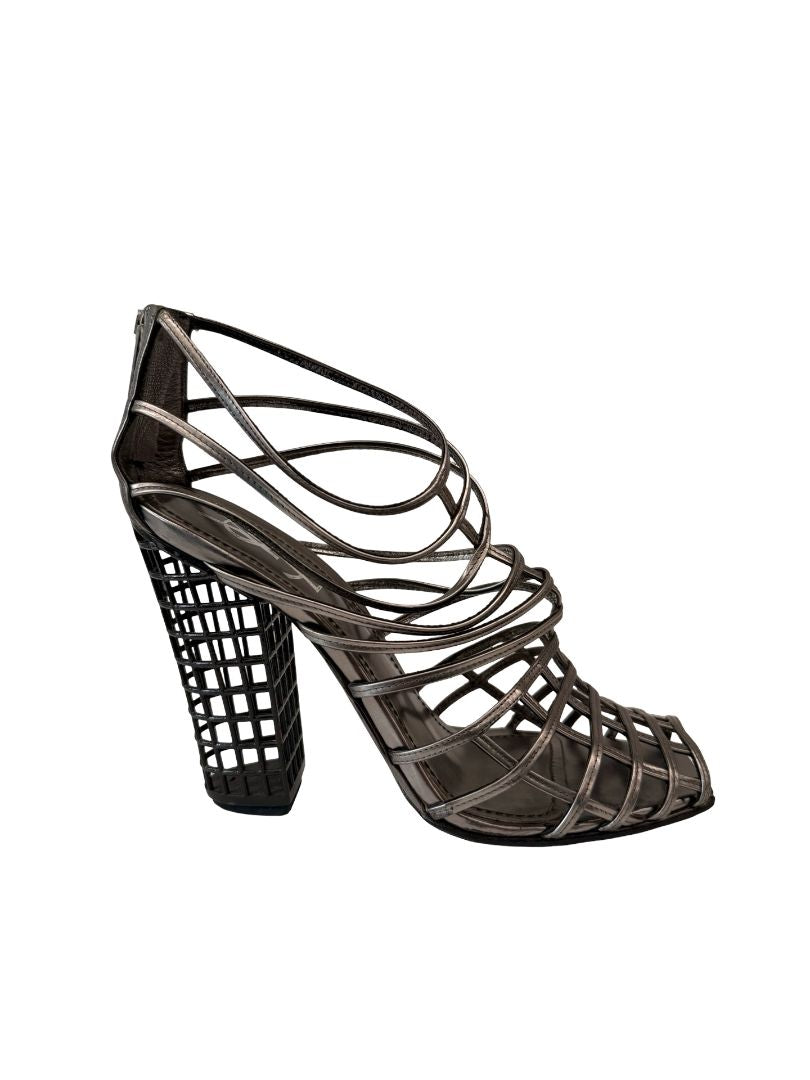 Yves Saint Laurent Silver Leather Cage Block Heel. Size: 39