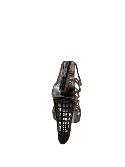 Yves Saint Laurent Silver Leather Cage Block Heel. Size: 39