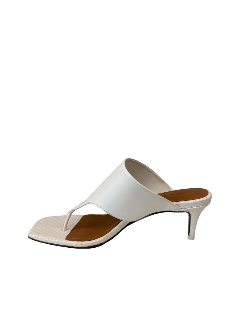 Camilla & Marc White Harper Mule. Size: 39