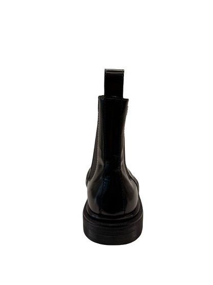 The Row Black Glossed Leather Chelsea Boot. Size: 37.5