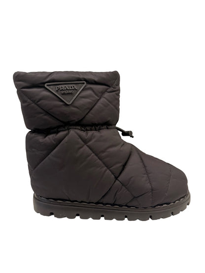 Prada Black Padded Nylon Snow Booties. Size: 38
