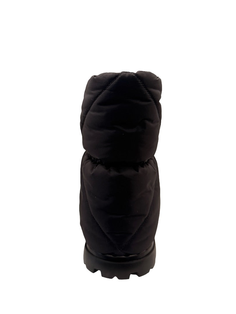 Prada Black Padded Nylon Snow Booties. Size: 38