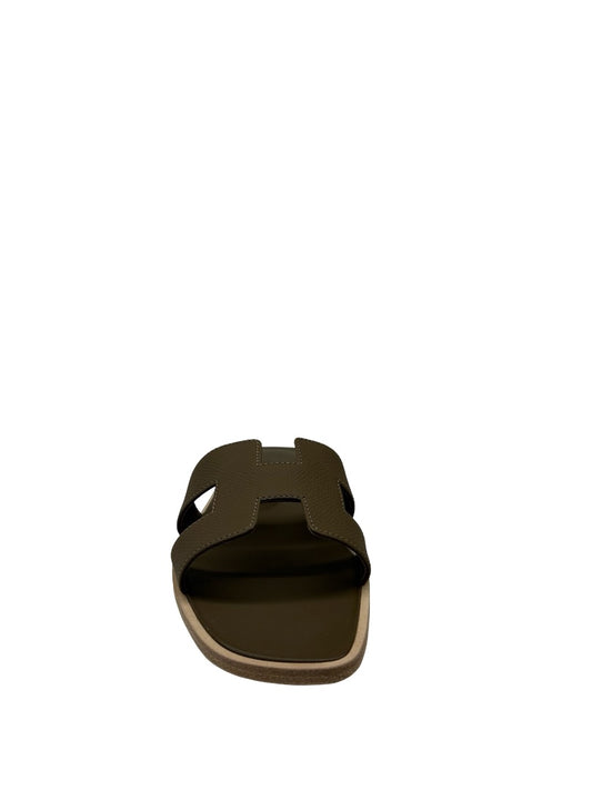 Hermes Etoupe 'Oran' Sandals. Size: 37.5