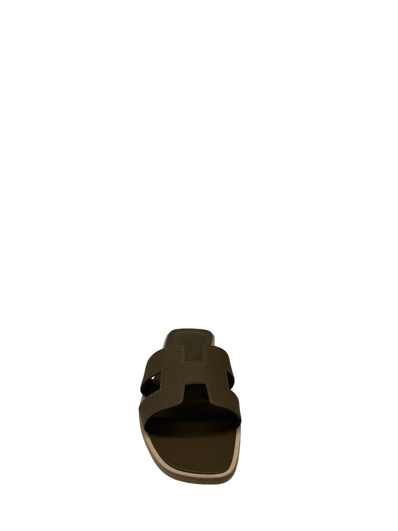Hermes Etoupe 'Oran' Sandals. Size: 37.5