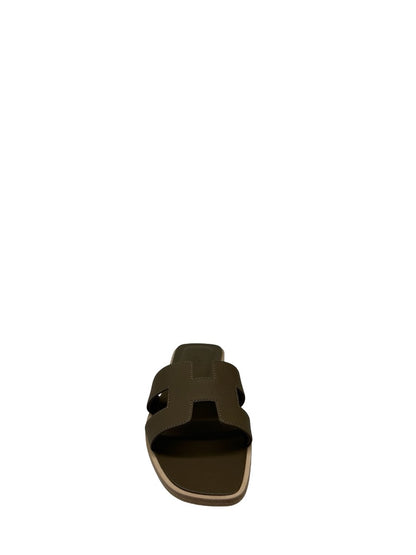 Hermes Etoupe 'Oran' Sandals. Size: 37.5