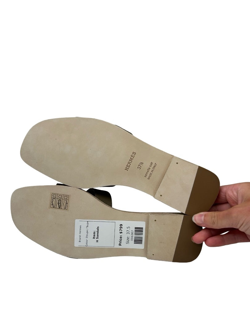 Hermes Etoupe 'Oran' Sandals. Size: 37.5