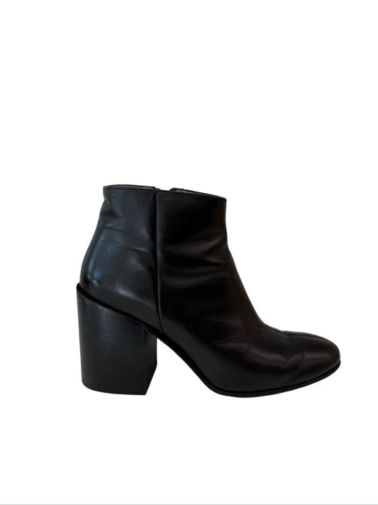 Acne Studios Black Leather Block Heel Ankle Boot. Size: 38