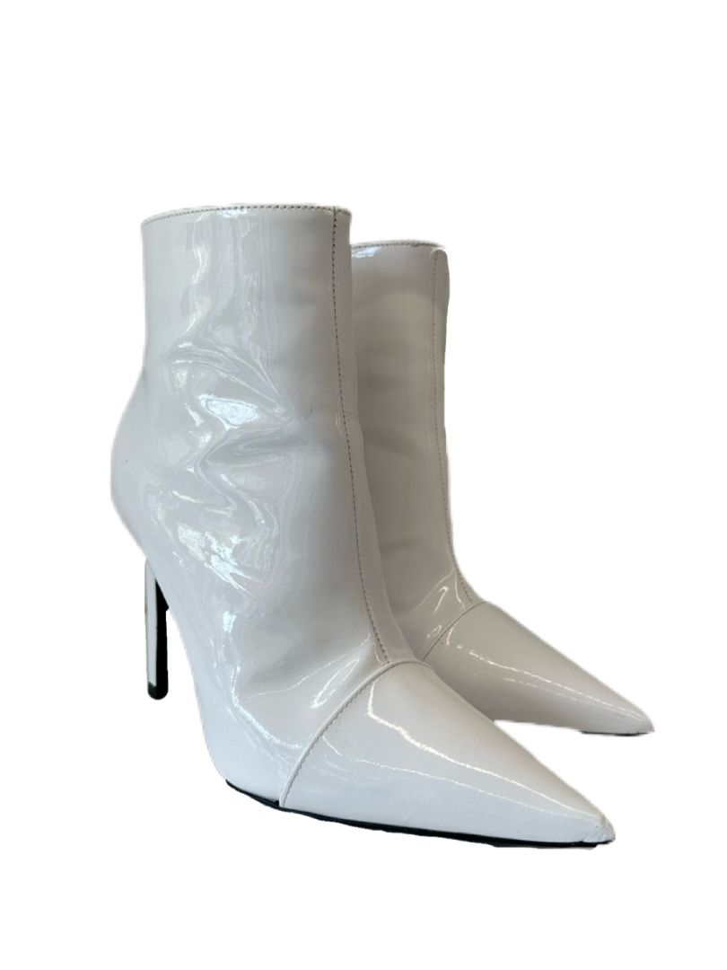 Camilla and Marc White Patent Pointed Heel Boots. Size: 36