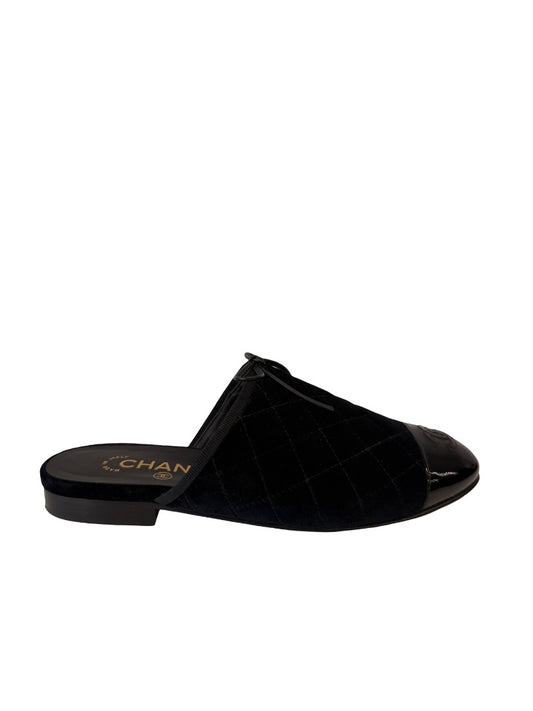 Chanel Black Quilted Velvet / Patent Cap CC Bow Mules. Size: 37.5