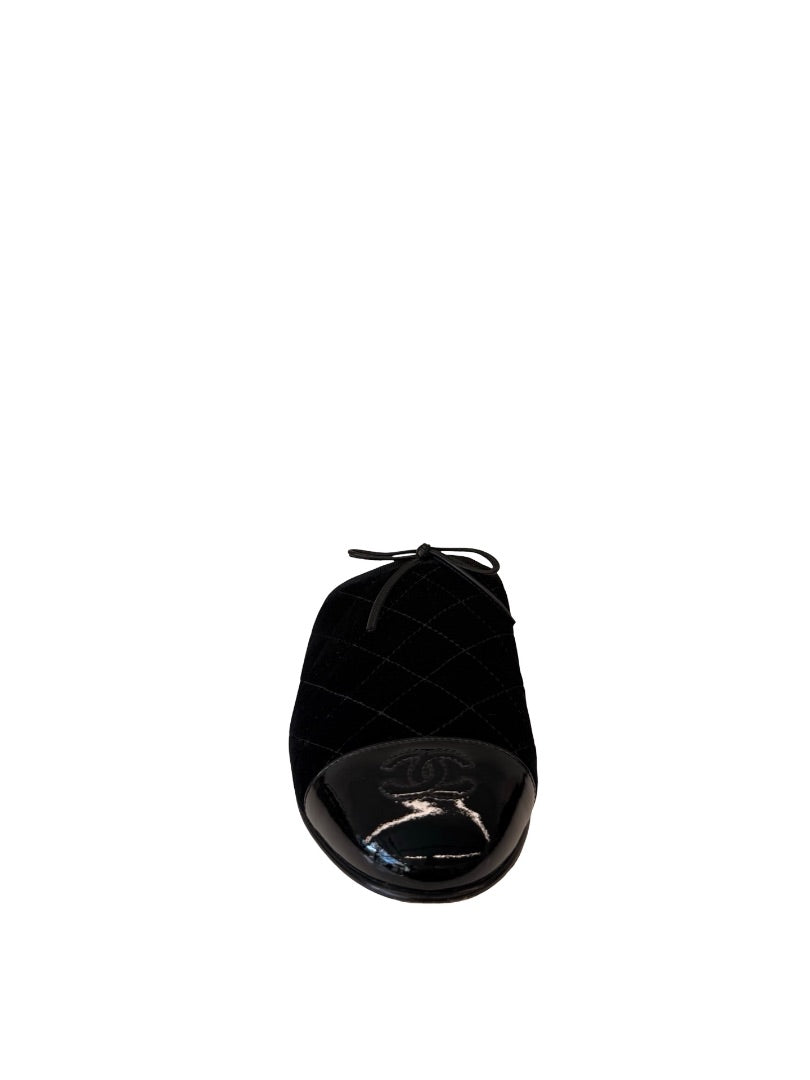 Chanel Black Quilted Velvet / Patent Cap CC Bow Mules. Size: 37.5