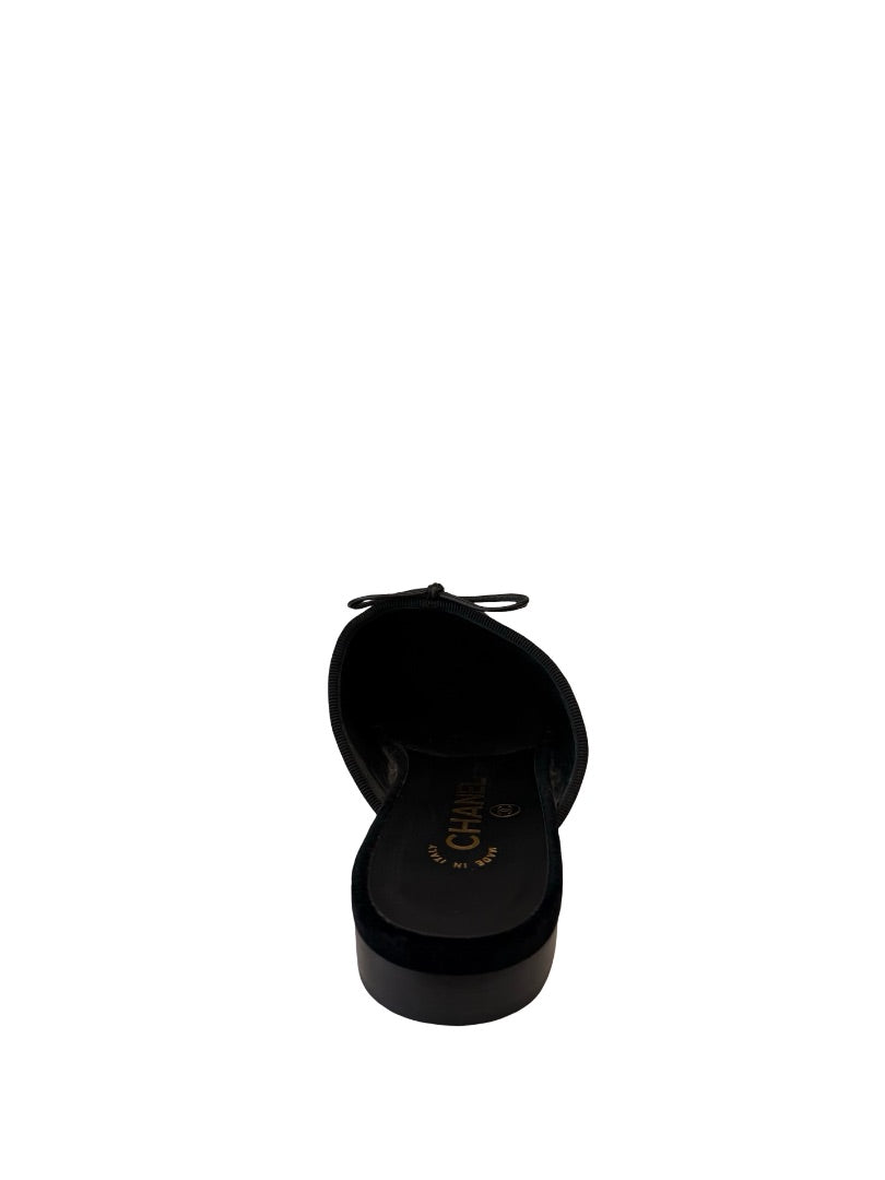 Chanel Black Quilted Velvet / Patent Cap CC Bow Mules. Size: 37.5