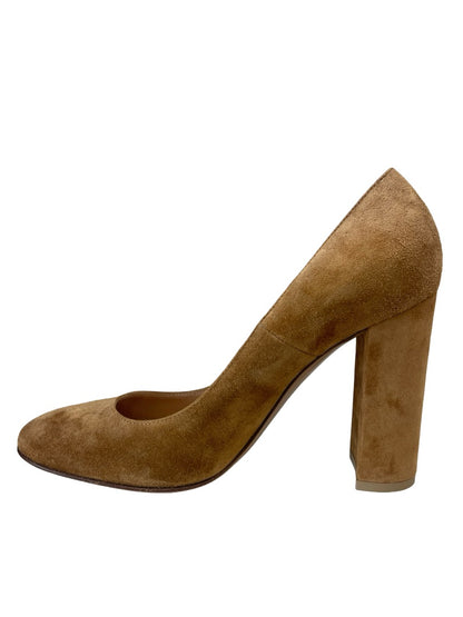 Gianvito Rossi Tan Round Toe Suede Block Heel. Size: 38.5