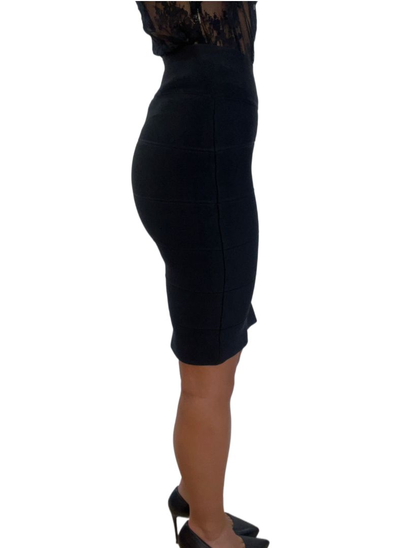 BCBG Maxazria Black Crepe Stretch Skirt. Size: S