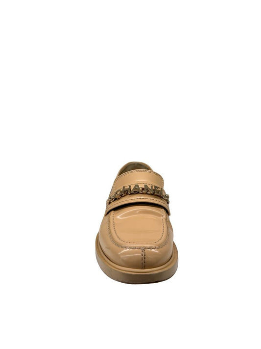 Chanel Beige Shiny Calfskin Logo Chain 'Moccasians' Loafer. Size: 37.5