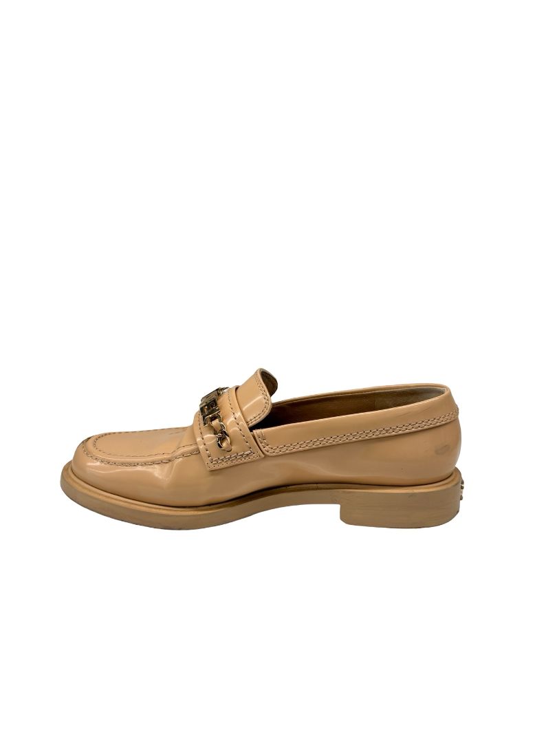 Chanel Beige Shiny Calfskin Logo Chain 'Moccasians' Loafer. Size: 37.5