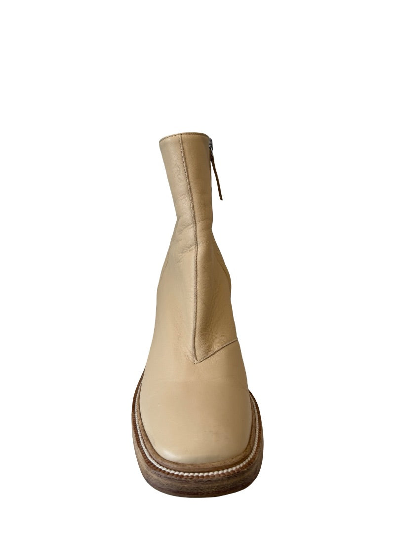 Acne Studios Beige Leather Block Heel Ankle Boot. Size: 39