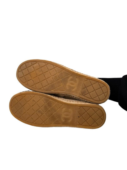 Chanel Biege/Black Split-Logo Velvet Espadrilles. Size: 39