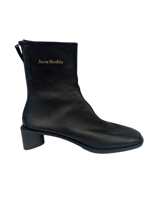 Acne Studios Black Square Toe Block Heel Ankle Boots. Size: 40