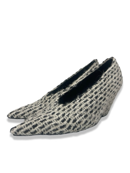 Camilla & Marc White / Black Braided 'Rhys' Pump. Size: 39