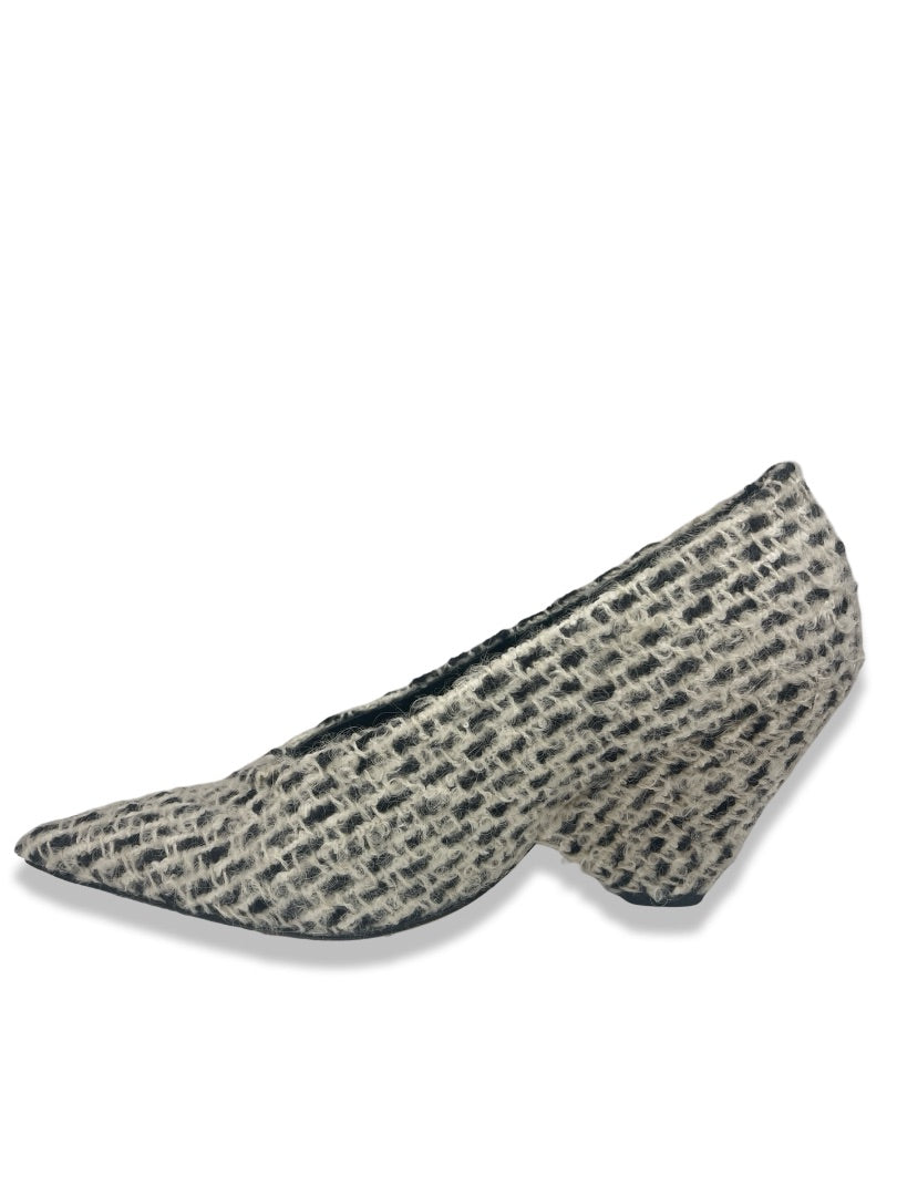 Camilla & Marc White / Black Braided 'Rhys' Pump. Size: 39