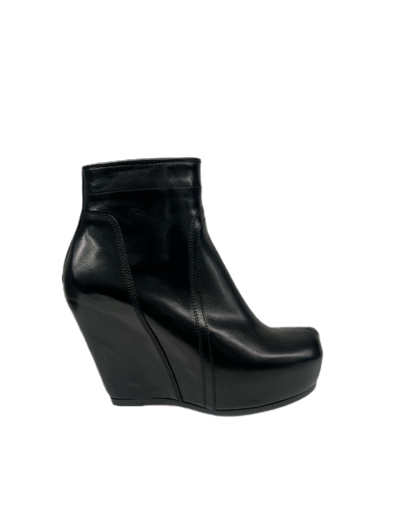 Rick Owens Black Leather Wedge Boots. Size: 36.5