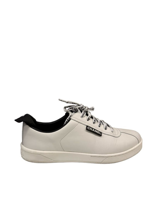 Chanel White Script CC Logo Sneakers. Size: 37