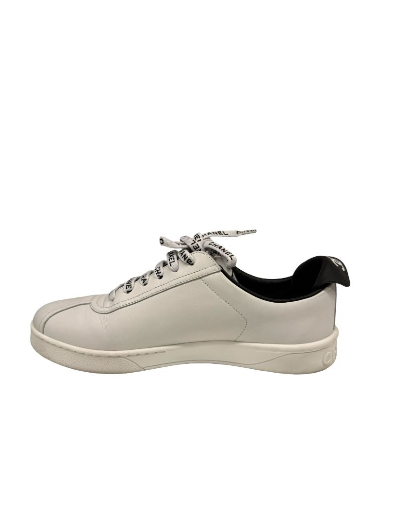 Chanel White Script CC Logo Sneakers. Size: 37