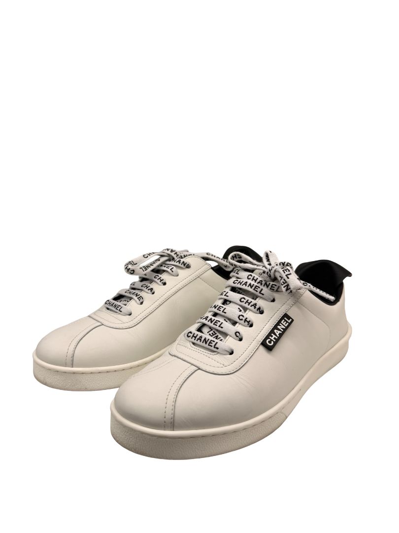 Chanel White Script CC Logo Sneakers. Size: 37