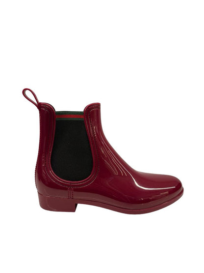 Gucci Burgundy Gloss Rubber Chelsea Ankle Boot. Size: 38